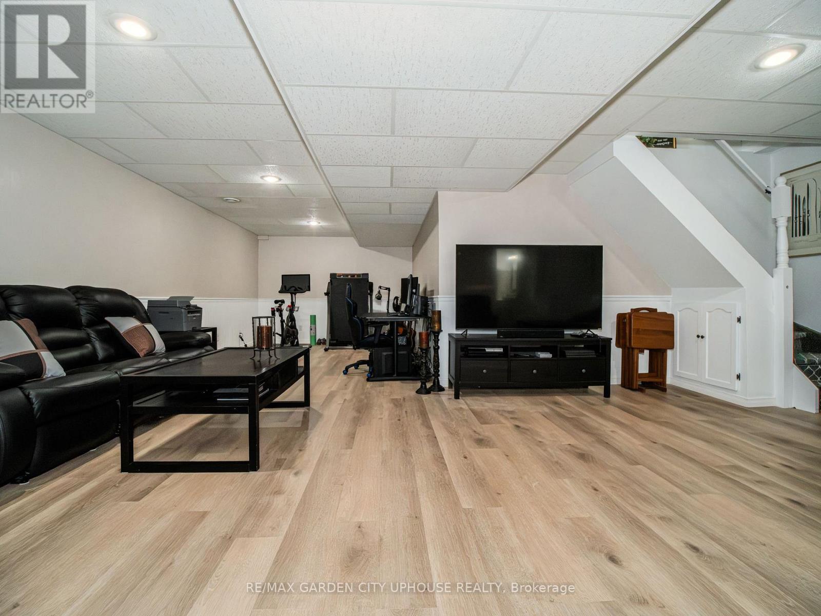 12 Foxhill Crescent Property Photo 25