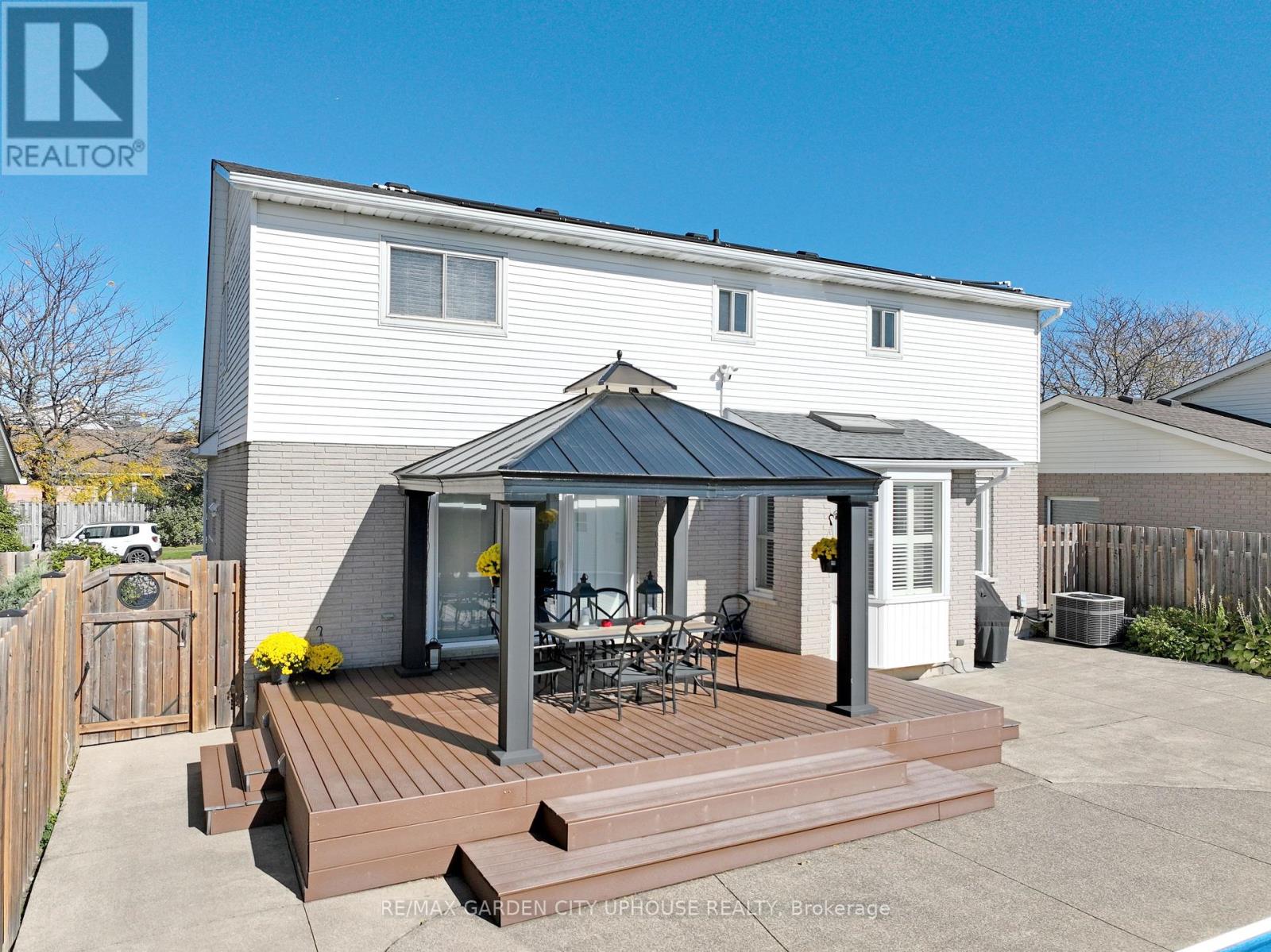 12 Foxhill Crescent Property Photo 30