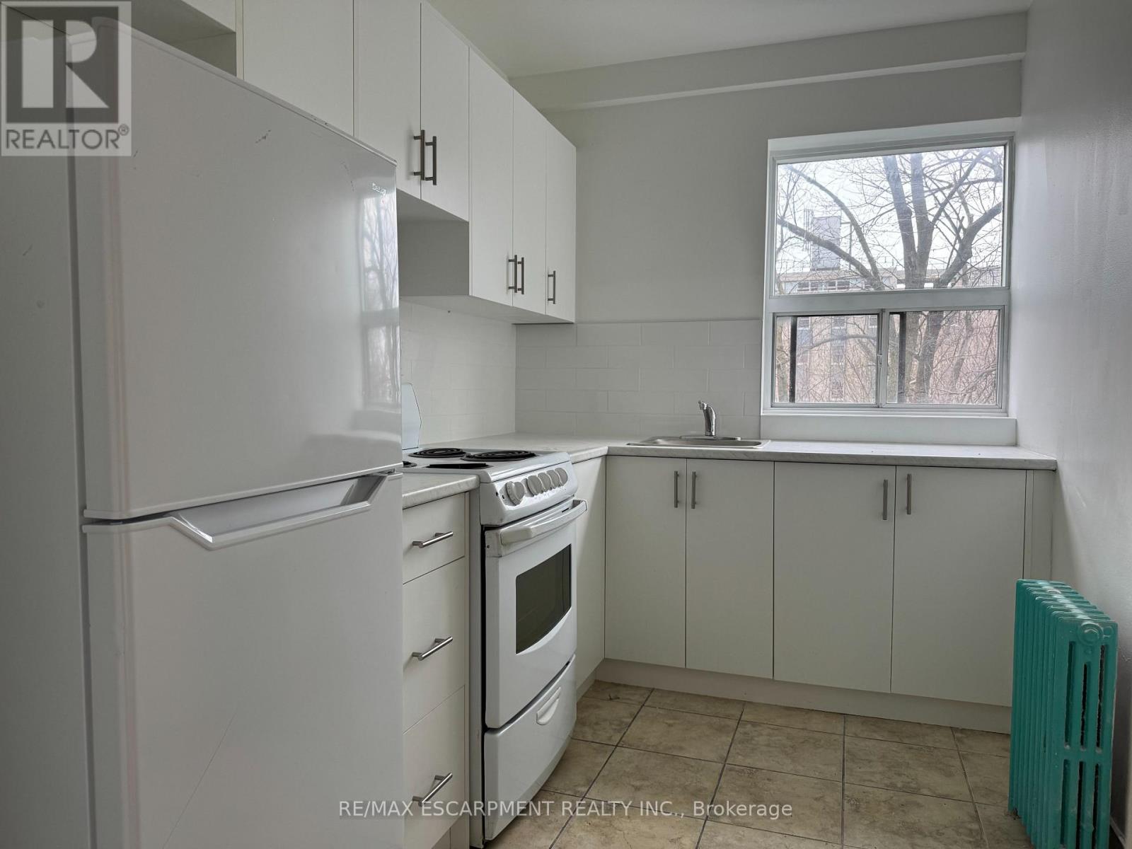 106 - 325A JAMES STREET S Property Photo 1