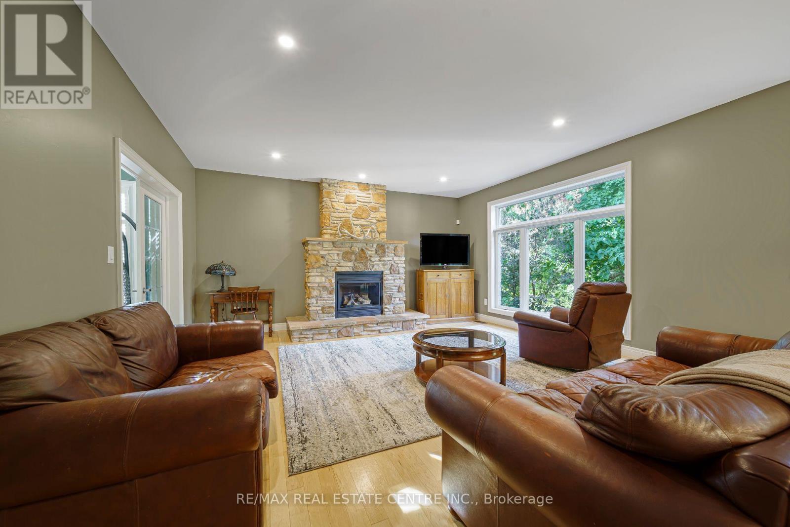 112 Dirksen Court Property Photo 15