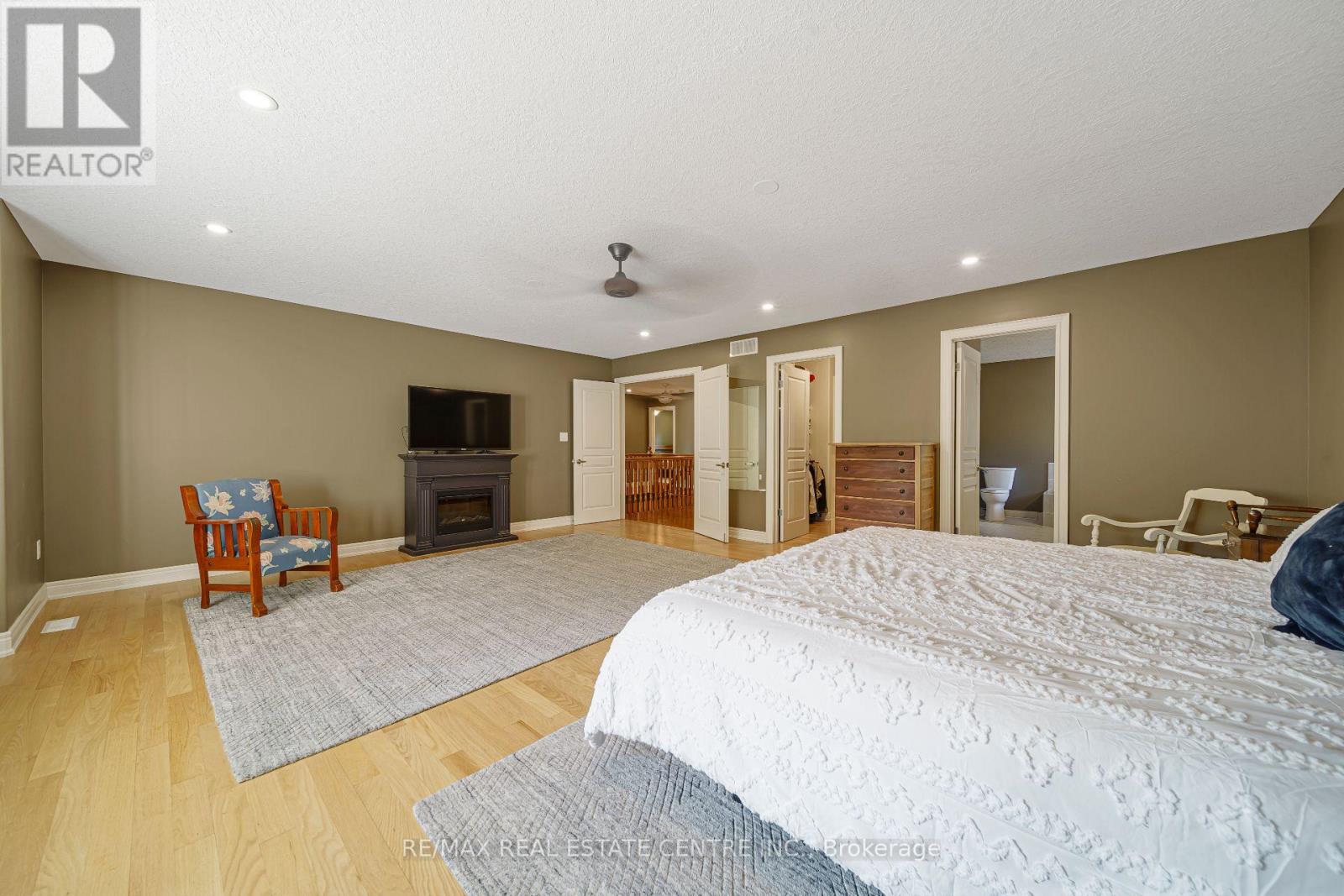 112 Dirksen Court Property Photo 24