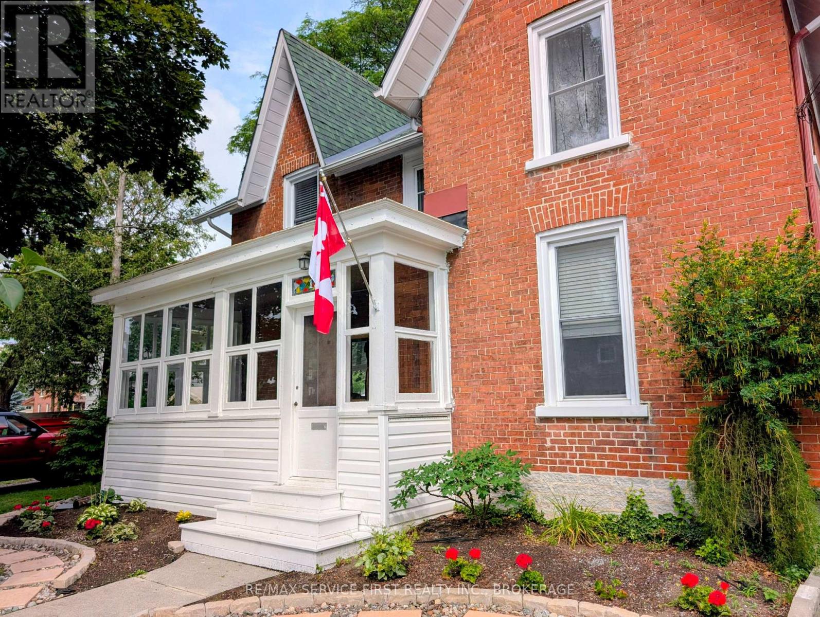 15 GRAHAM STREET E