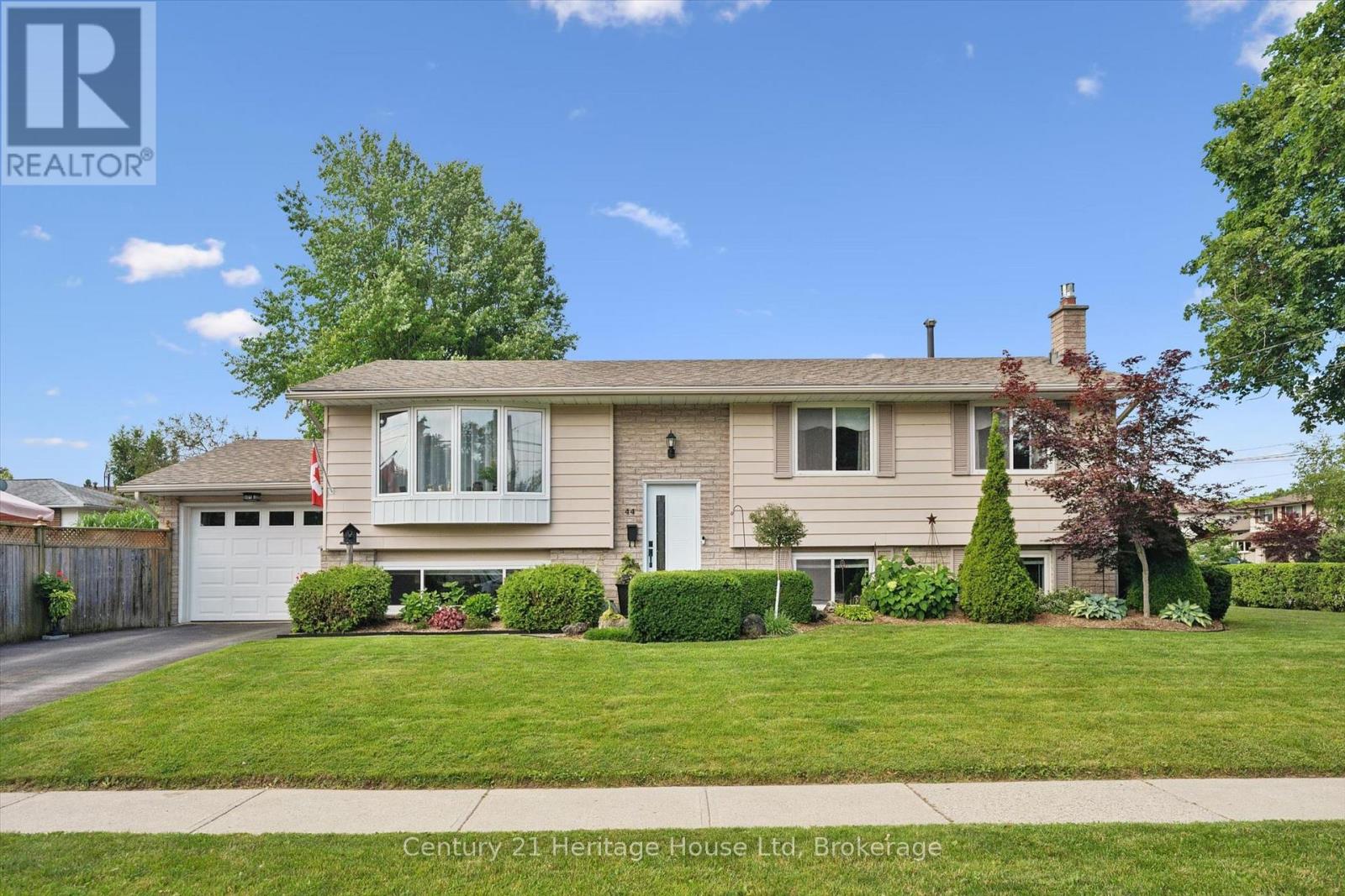 44 Inverness Drive Property Photo 1