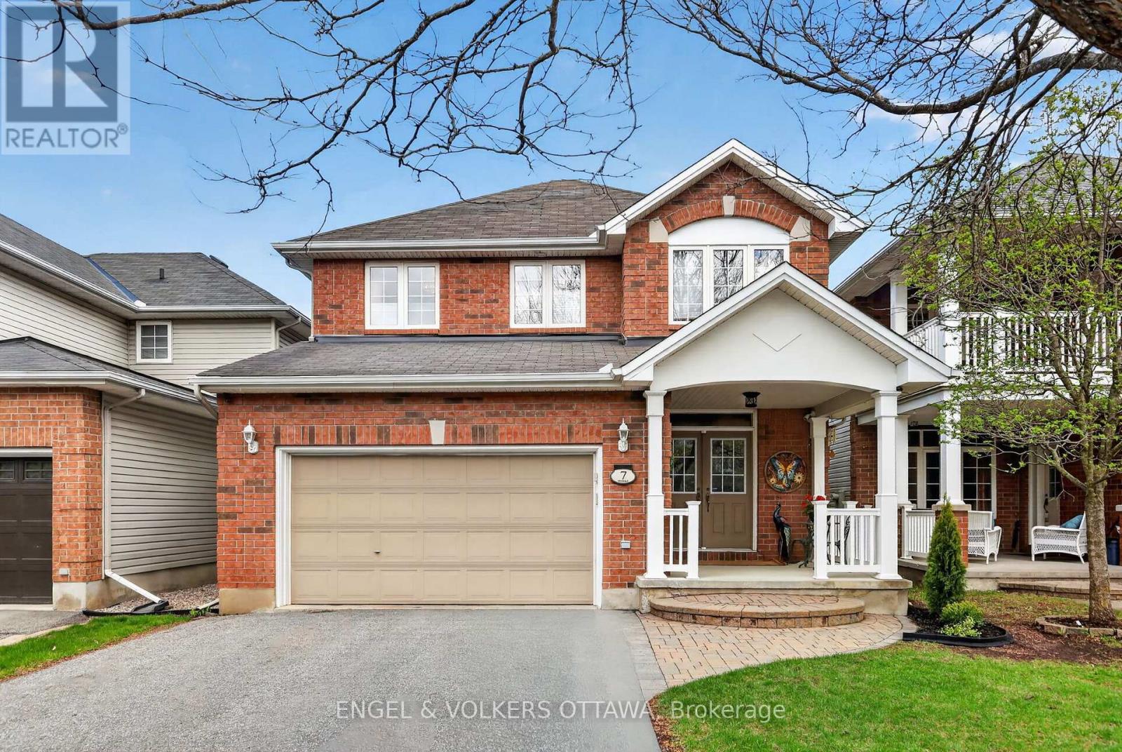 7 DRYSDALE STREET Property Photo 1