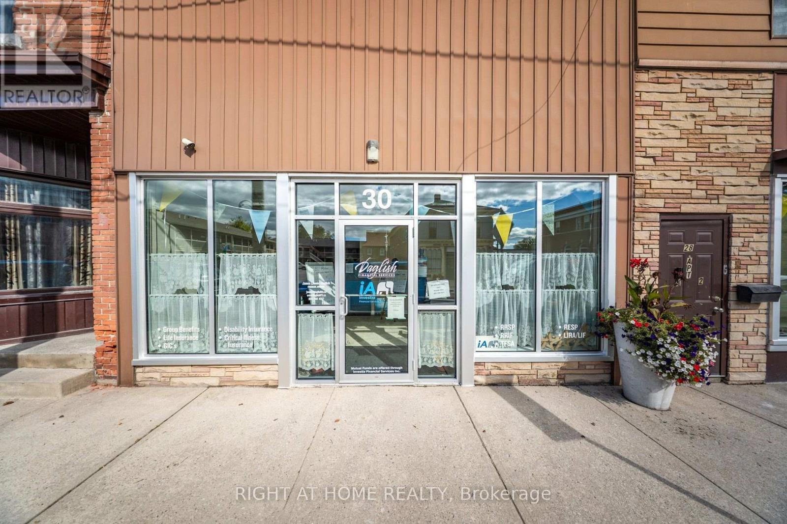 28-30 King Street W Property Photo 10