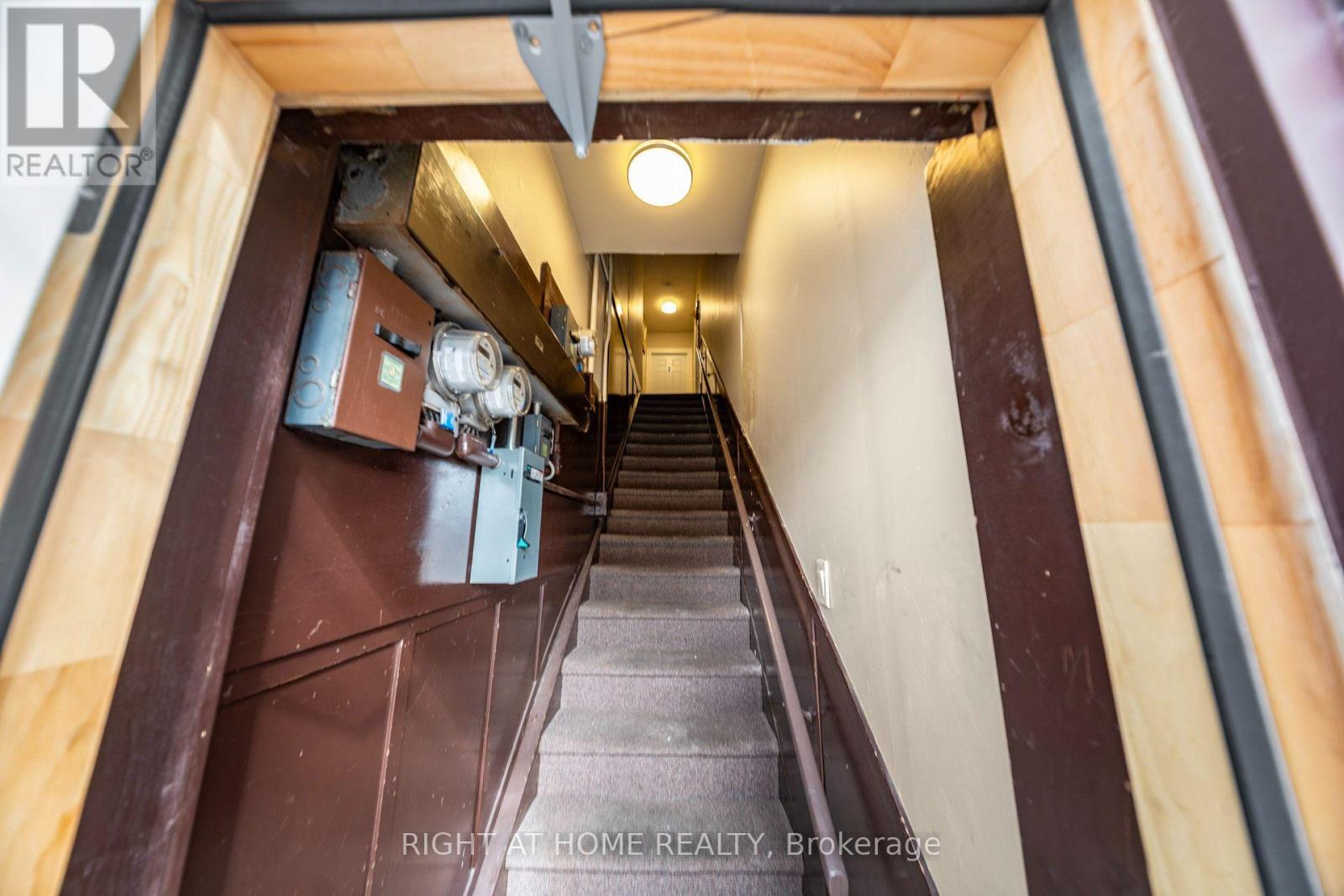 28-30 King Street W Property Photo 16