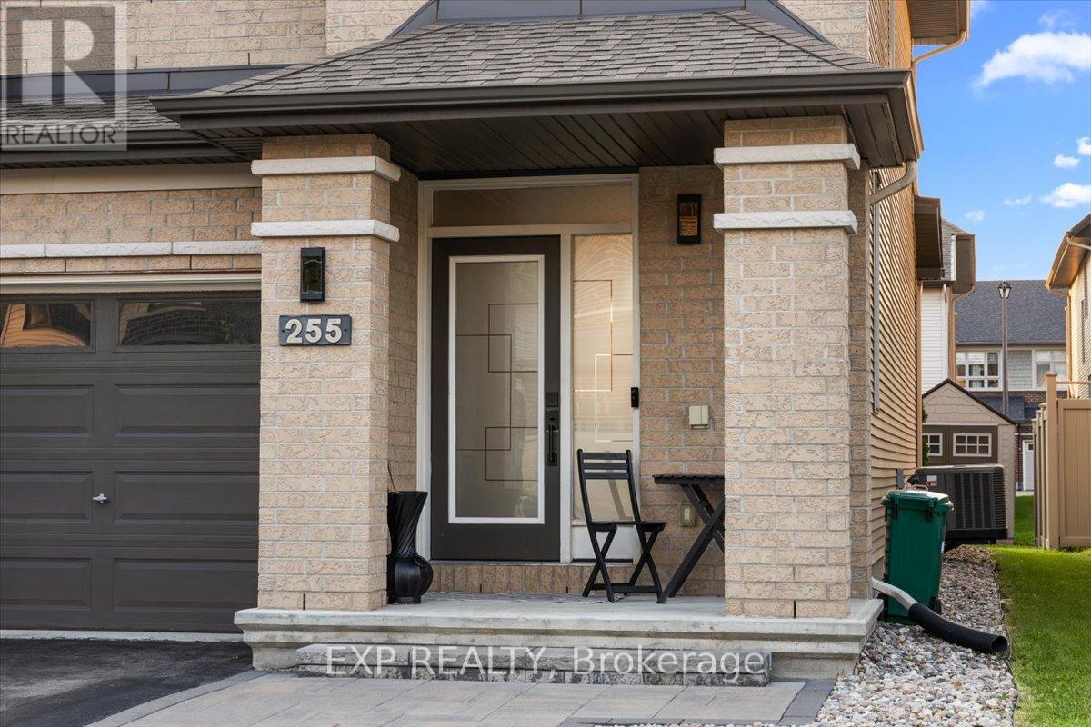 255 Shinleaf Crescent Property Photo 2