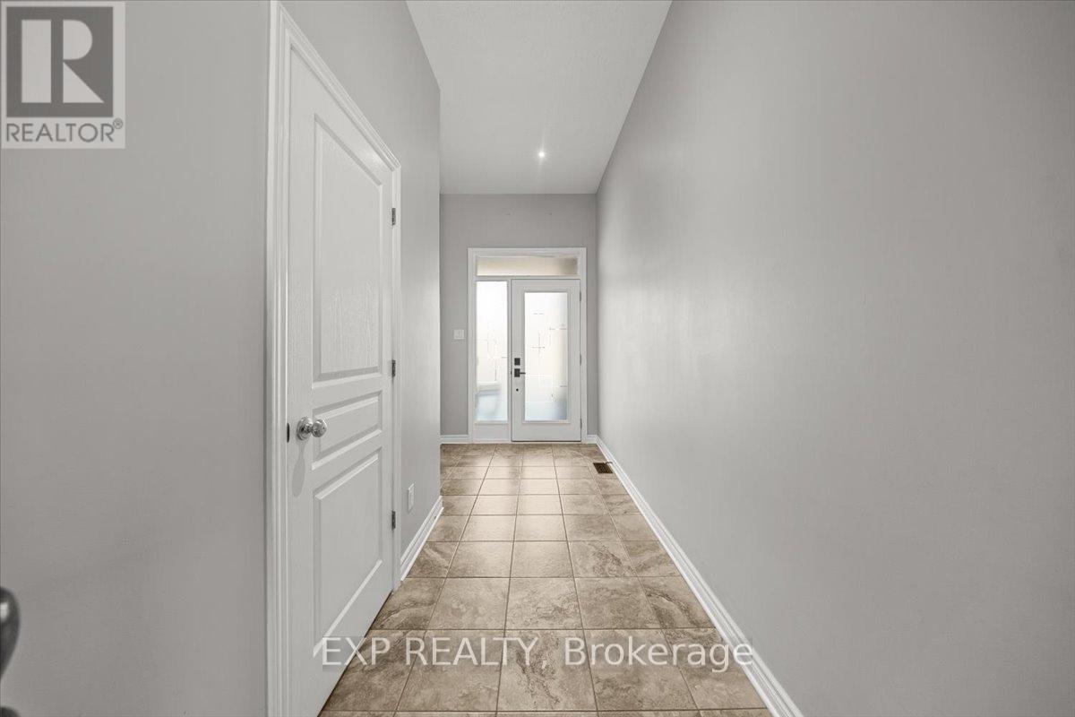 255 Shinleaf Crescent Property Photo 3