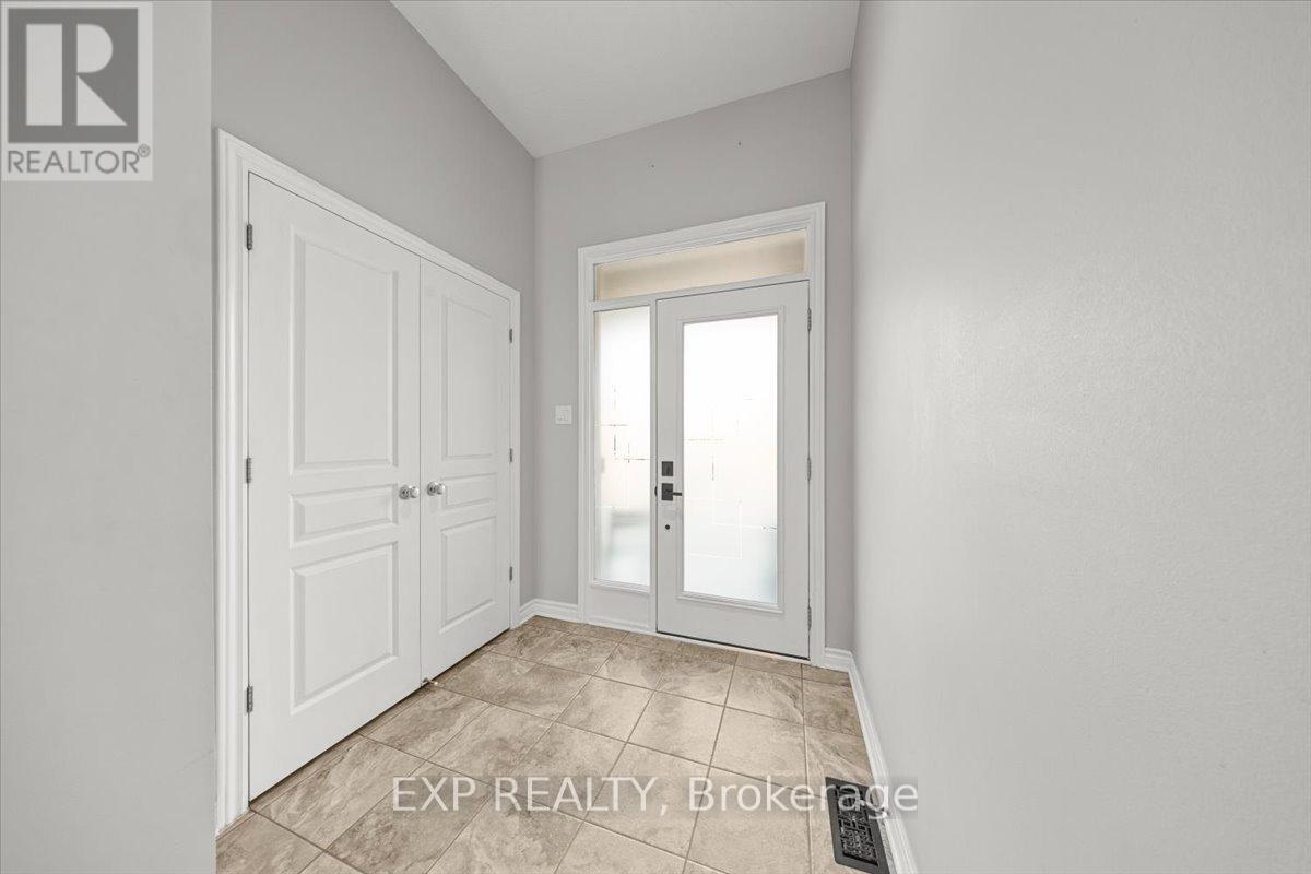 255 Shinleaf Crescent Property Photo 4