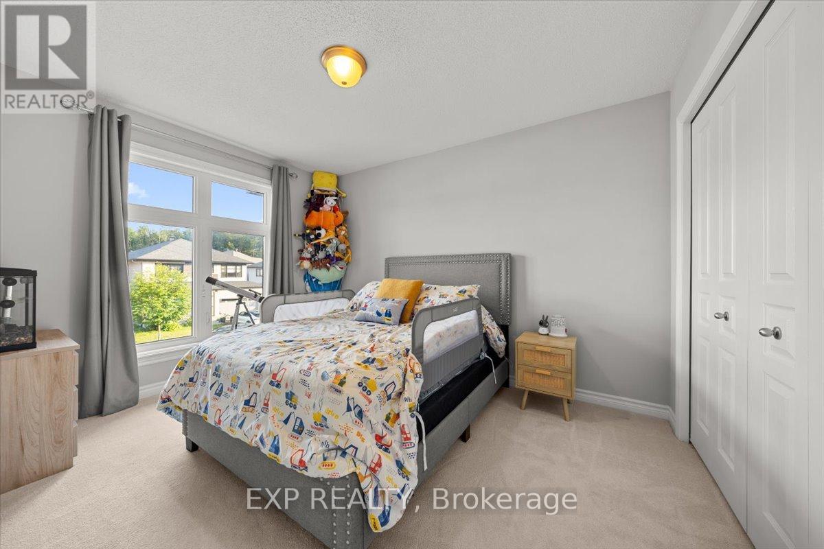 255 Shinleaf Crescent Property Photo 25