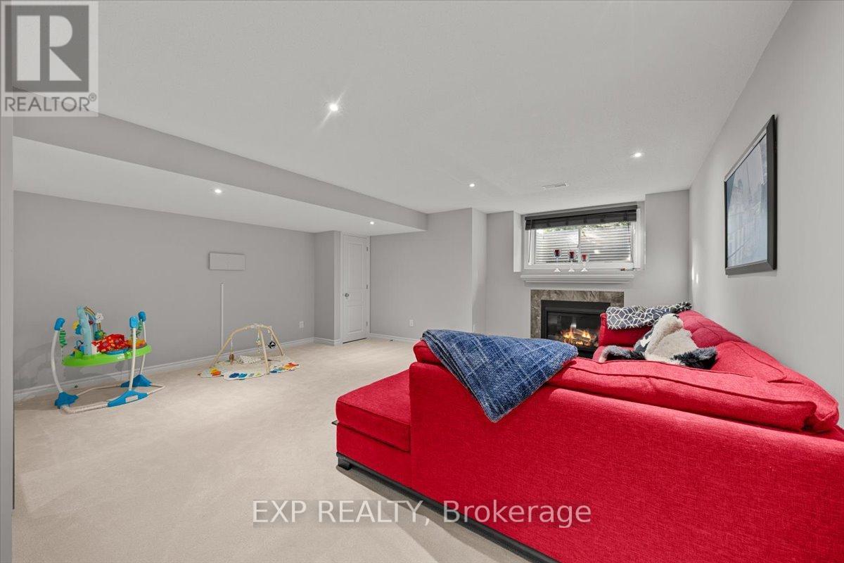 255 Shinleaf Crescent Property Photo 35