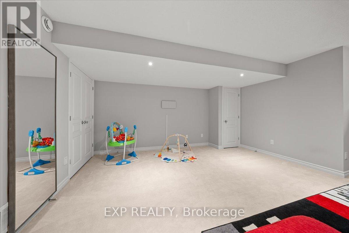 255 Shinleaf Crescent Property Photo 36