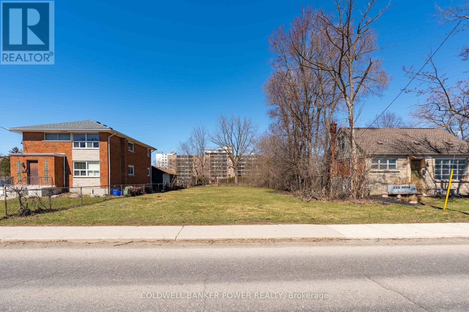 656 Huron Street Property Photo 4