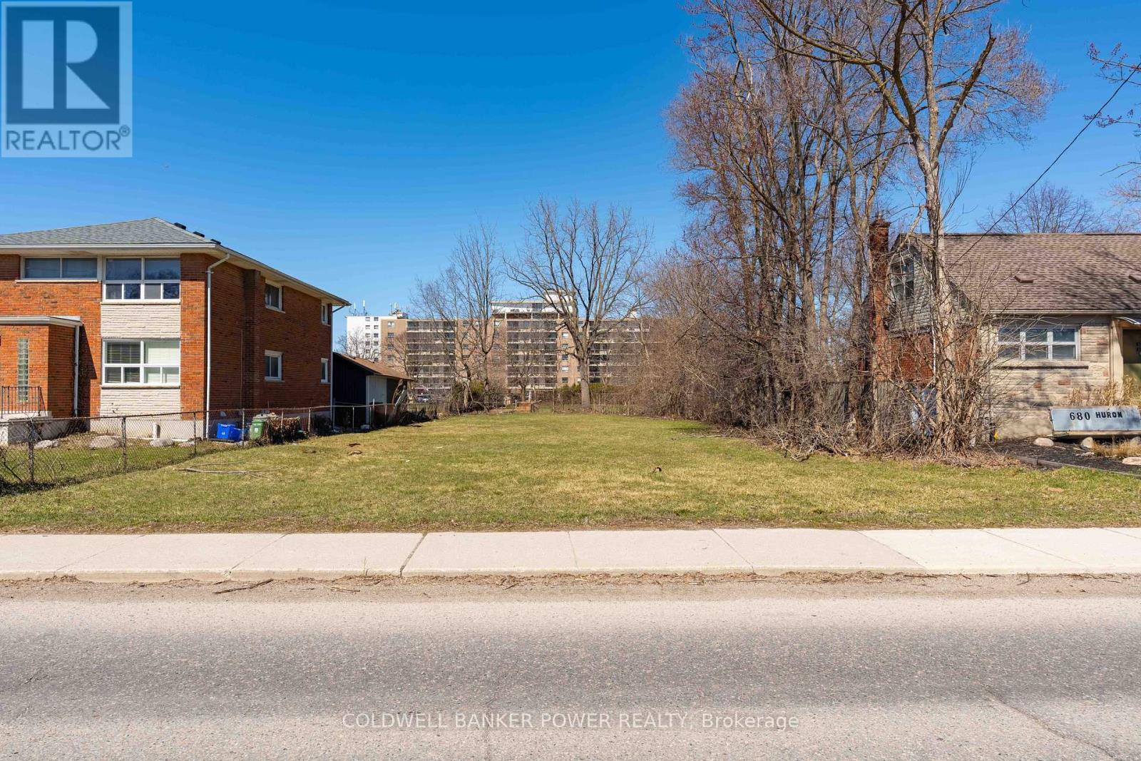 656 Huron Street Property Photo 5