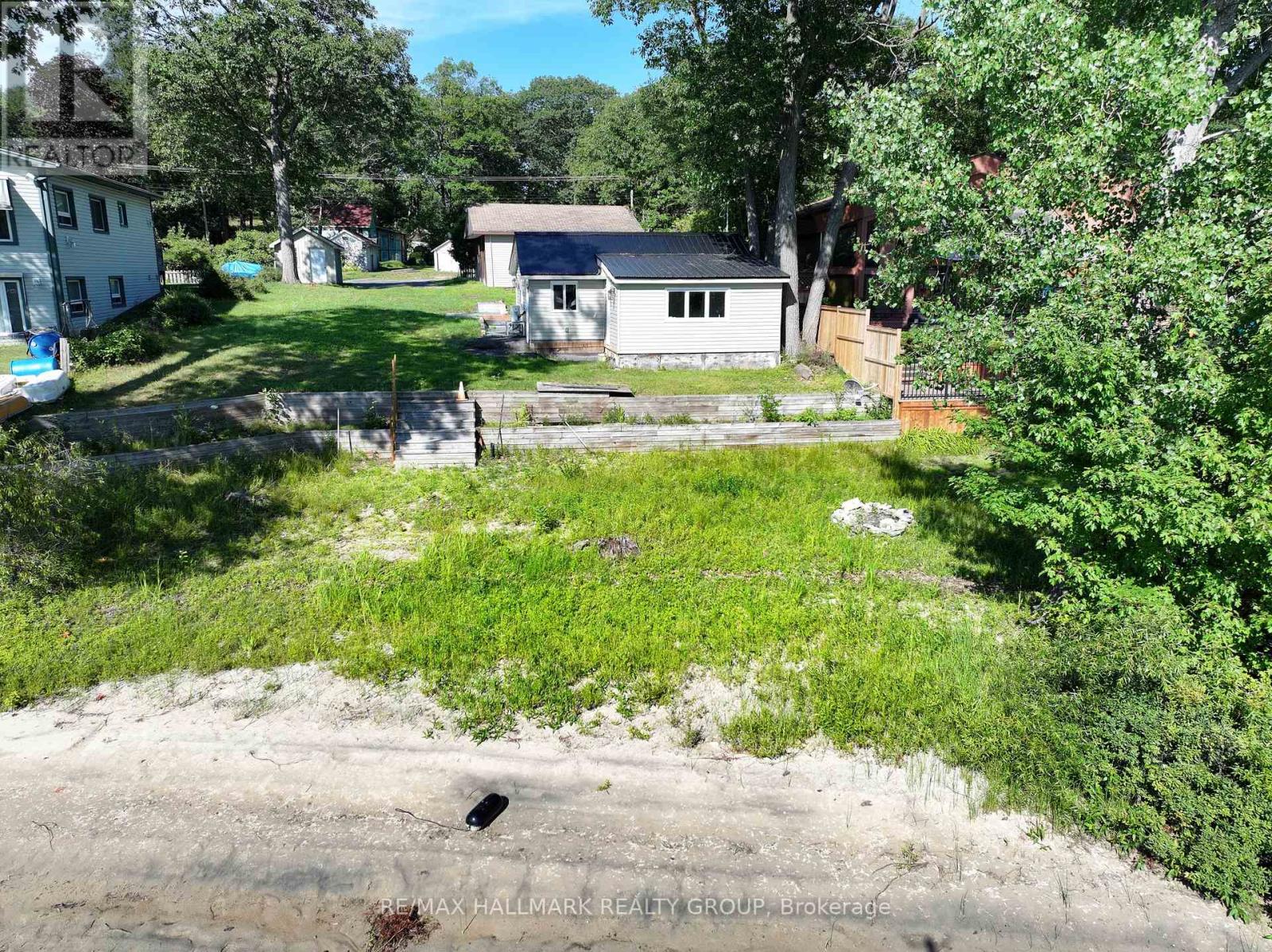1114 Bayview Drive Property Photo 3