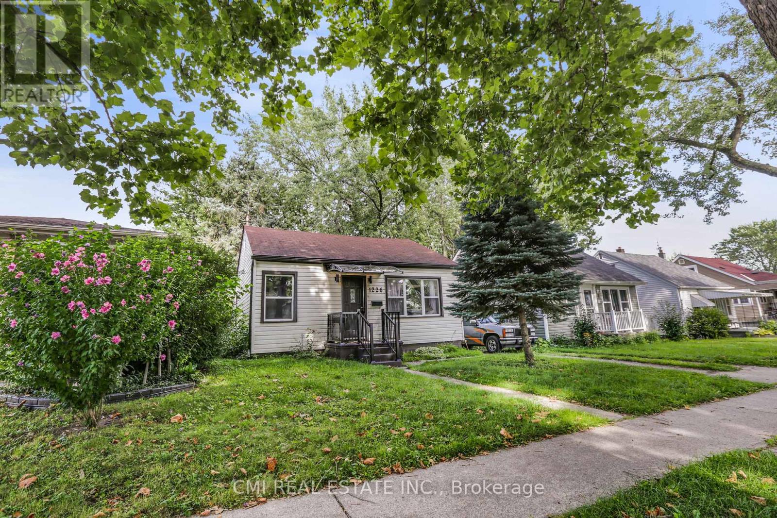 1226 WIGLE AVENUE Property Photo 1