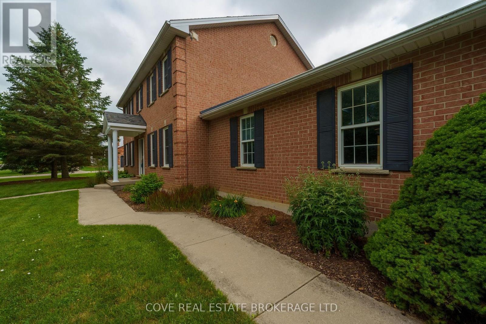 149 Salisbury Drive Property Photo 3