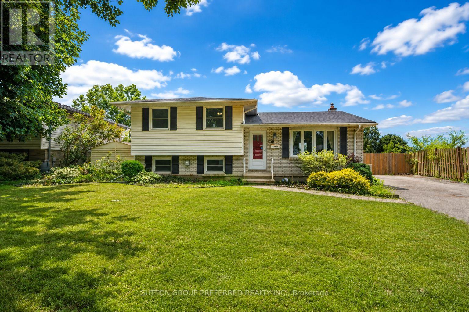 136 Mendip Crescent Property Photo 1