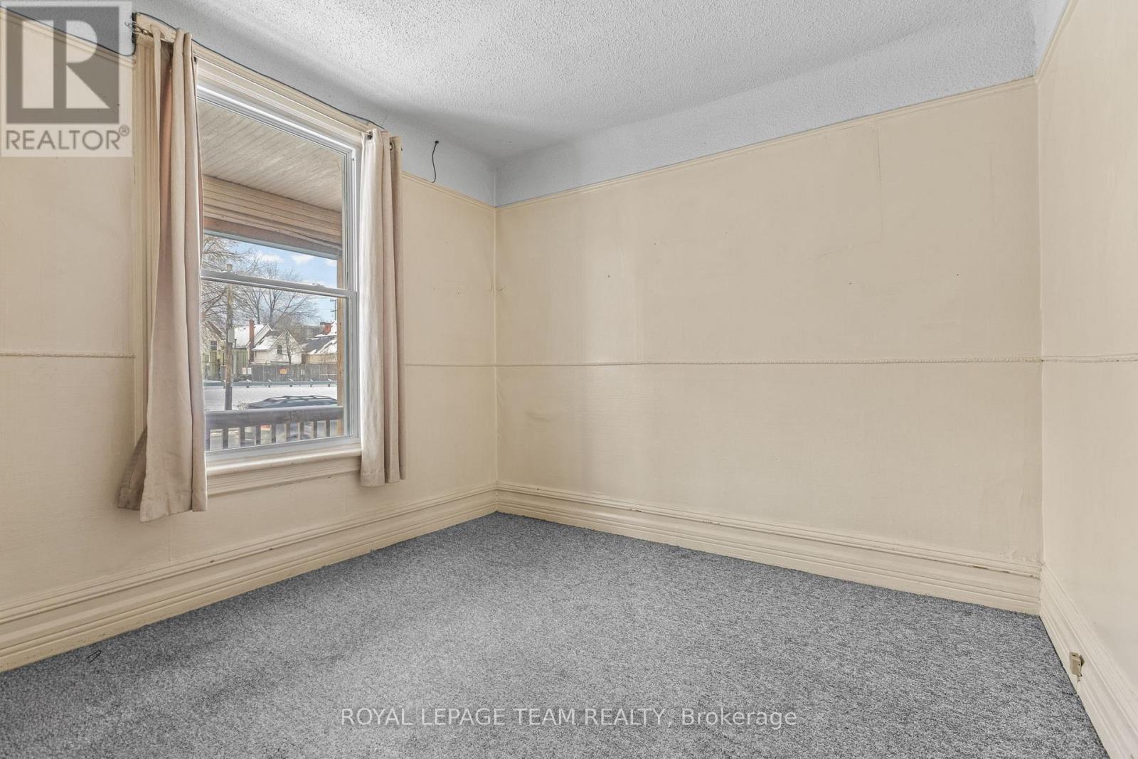 498 Gladstone Avenue Property Photo 6