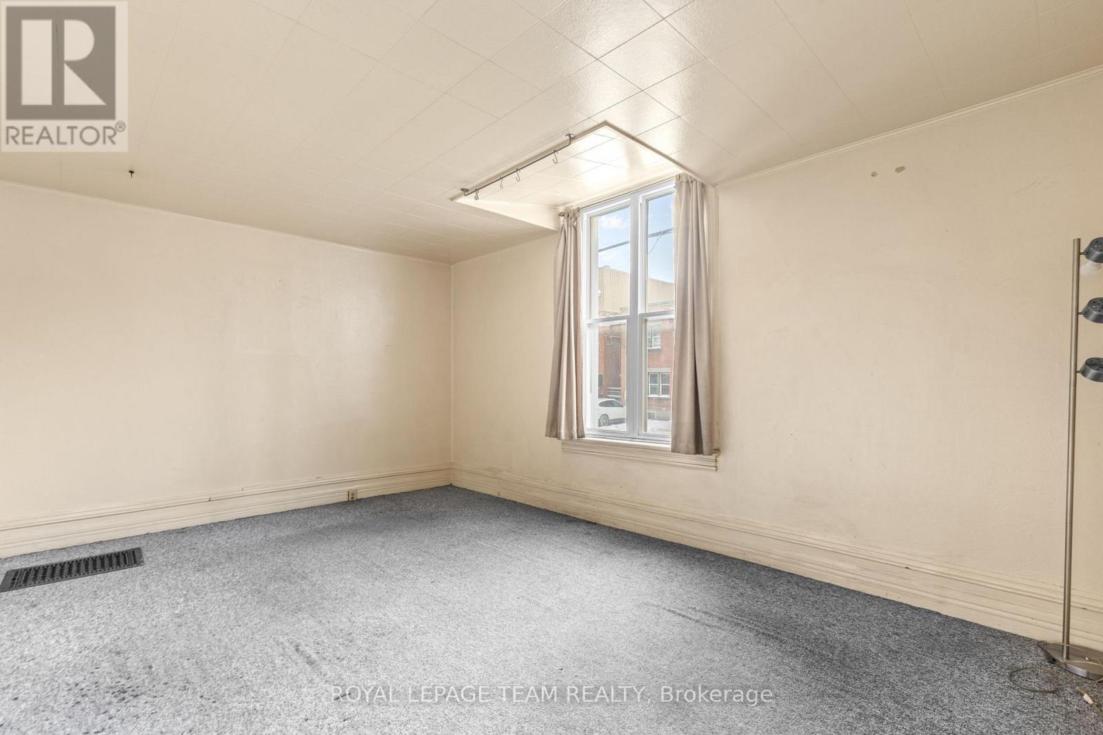 498 Gladstone Avenue Property Photo 8