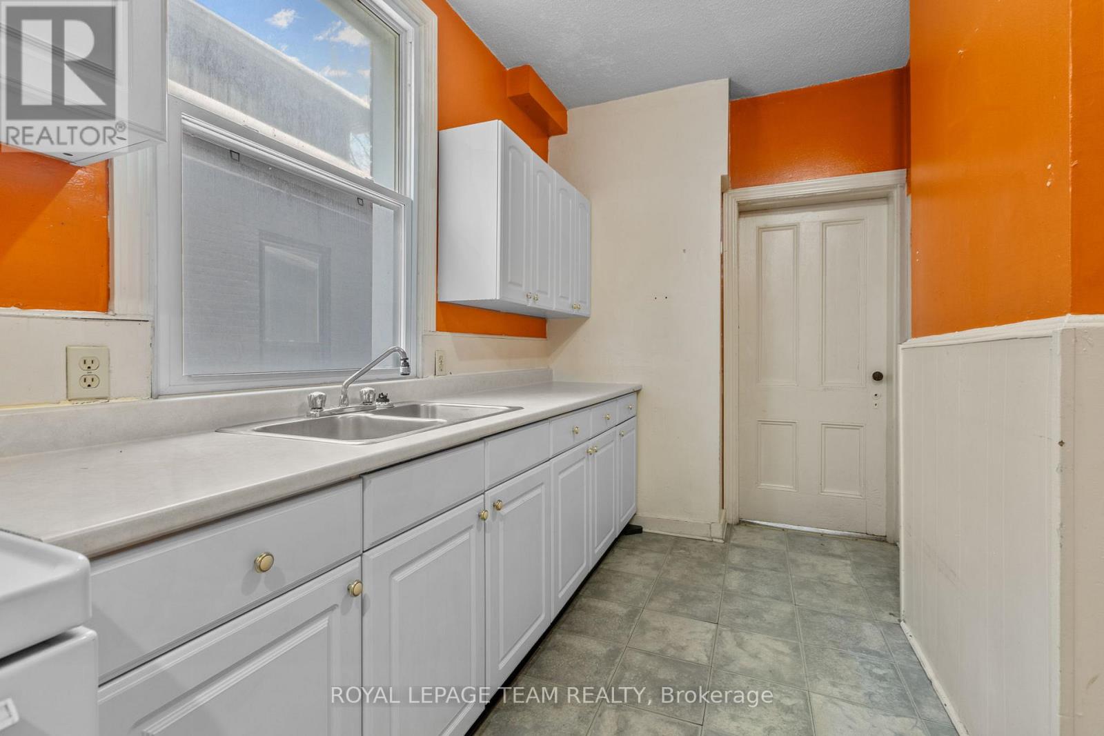 498 Gladstone Avenue Property Photo 11