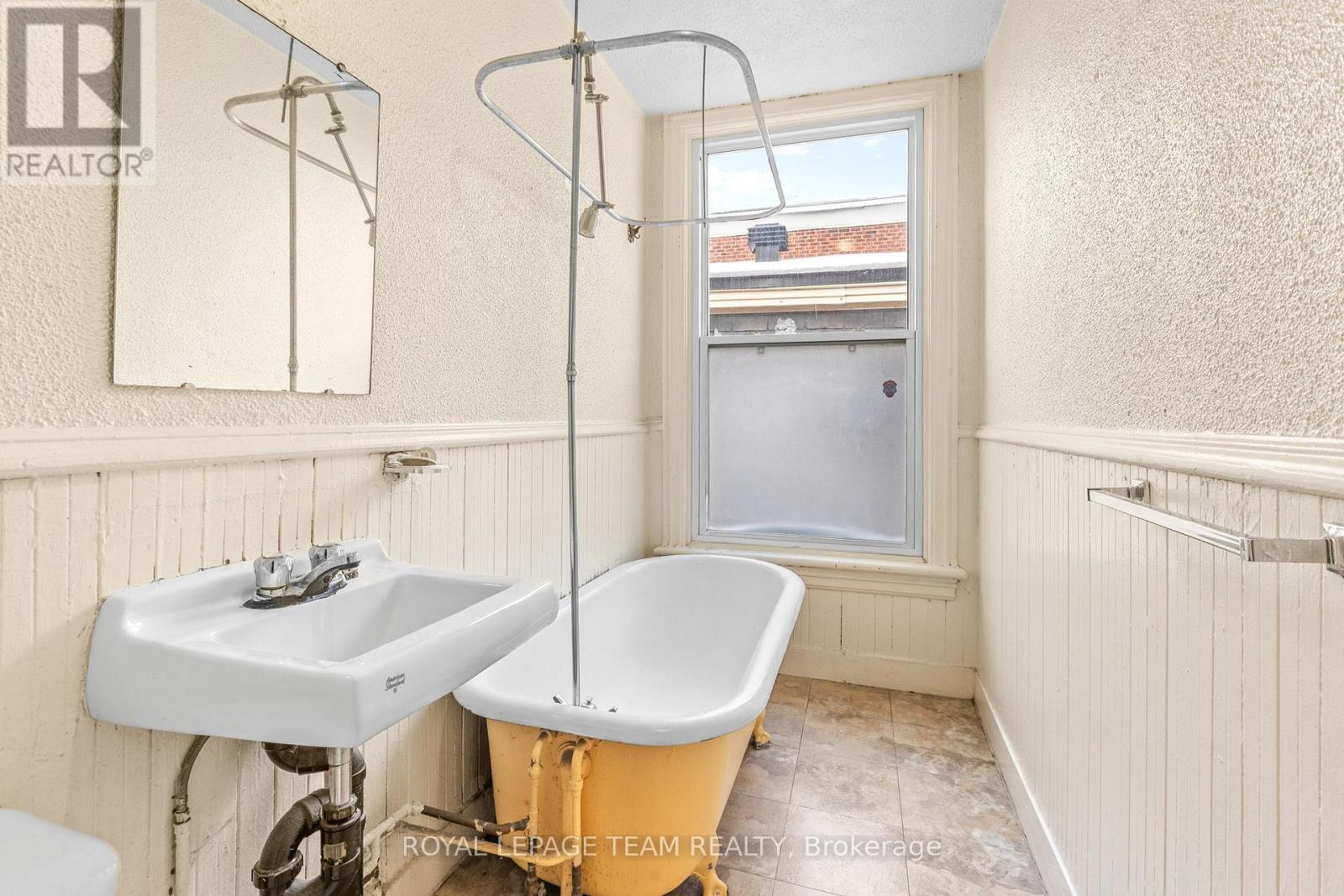 498 Gladstone Avenue Property Photo 21