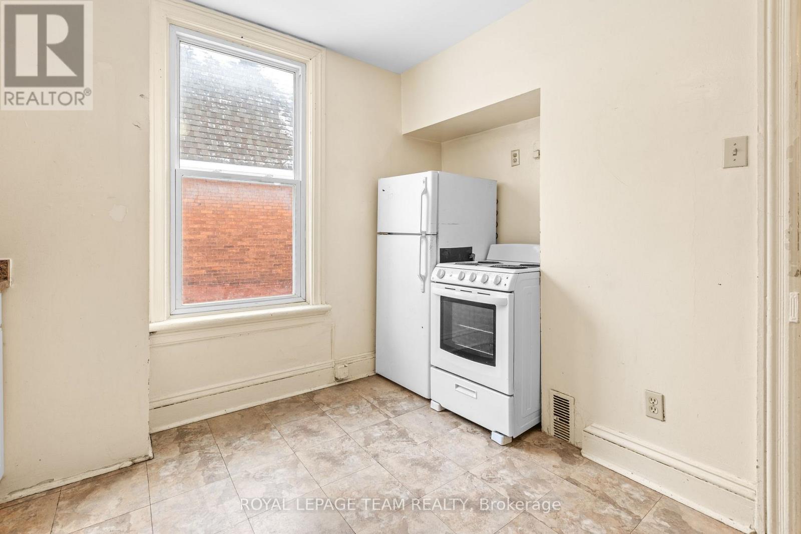 498 Gladstone Avenue Property Photo 23