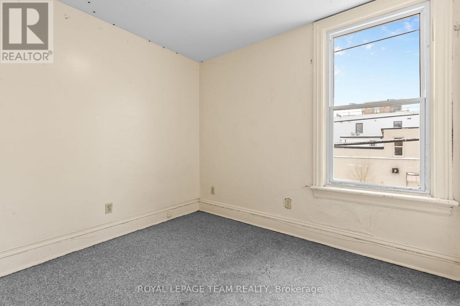 498 Gladstone Avenue Property Photo 25