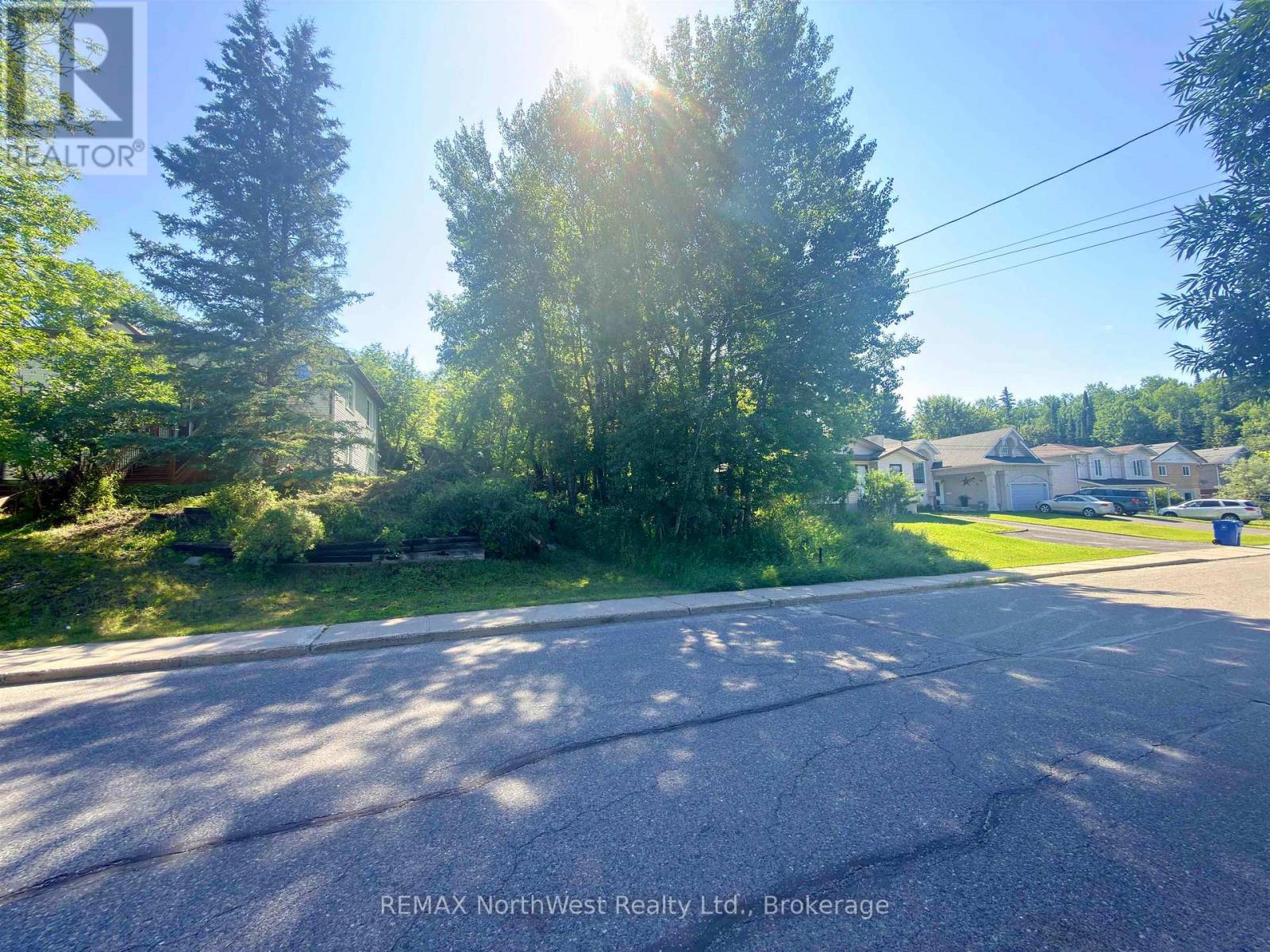 881 4th Avenue S Property Photo 1