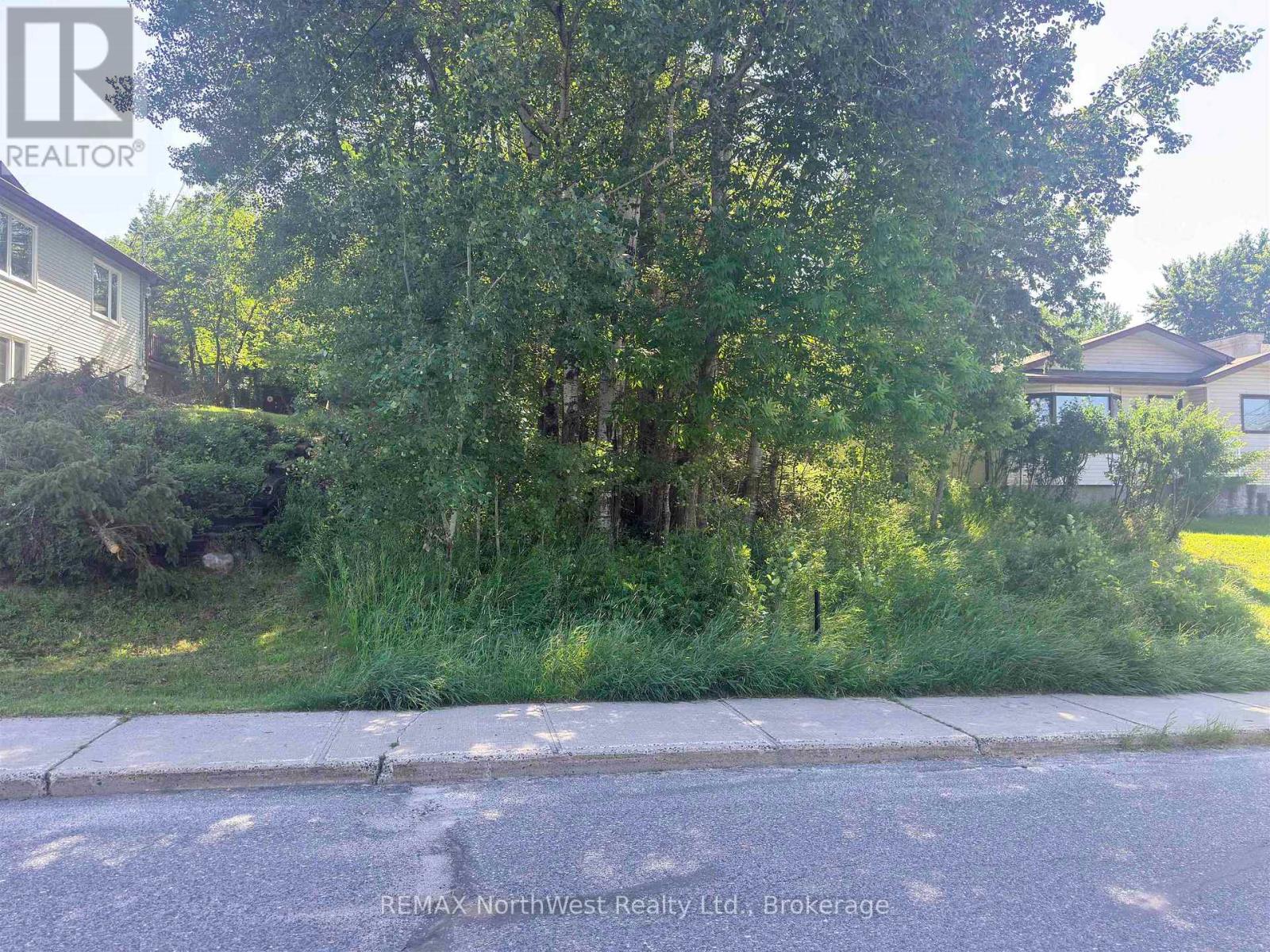 881 4th Avenue S Property Photo 4