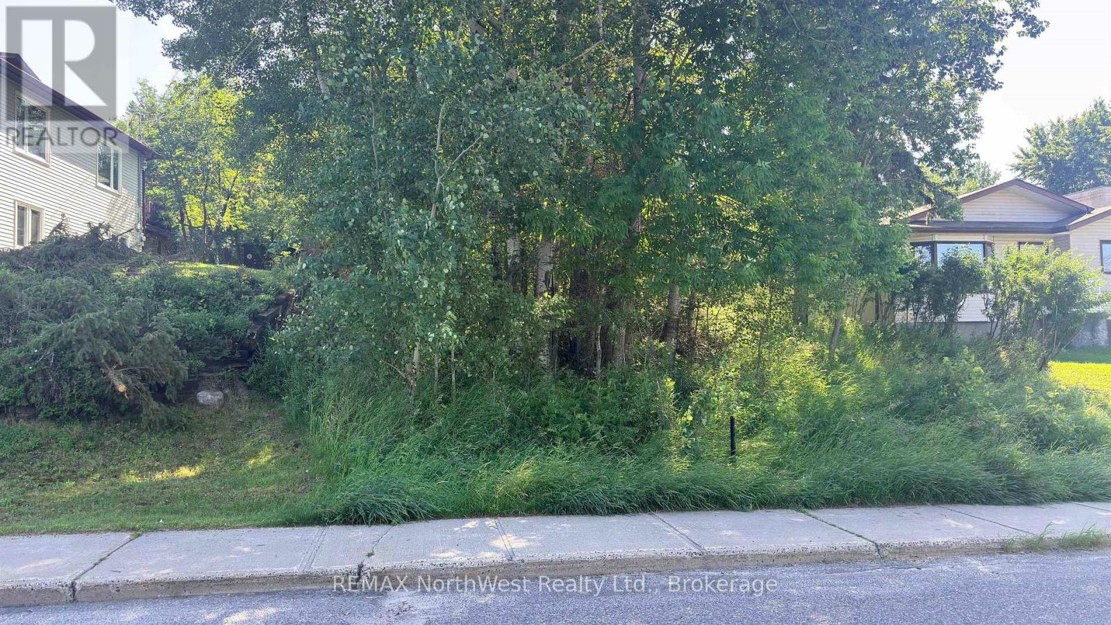 881 4th Avenue S Property Photo 5