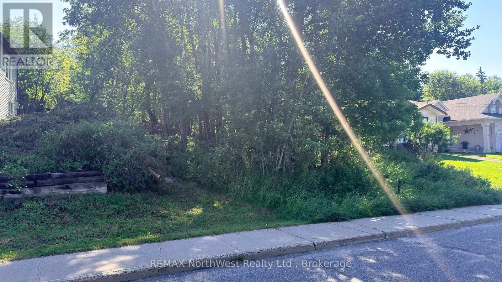 881 4th Avenue S Property Photo 6