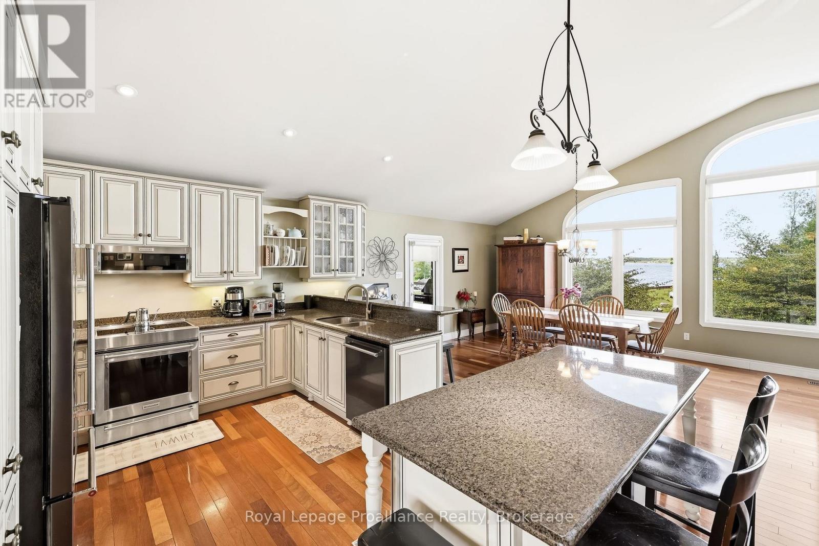 1674 Morris Avenue Property Photo 13