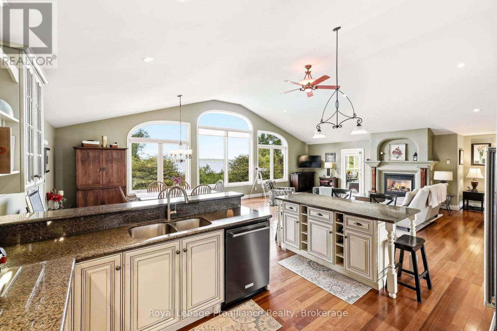 1674 Morris Avenue Property Photo 14
