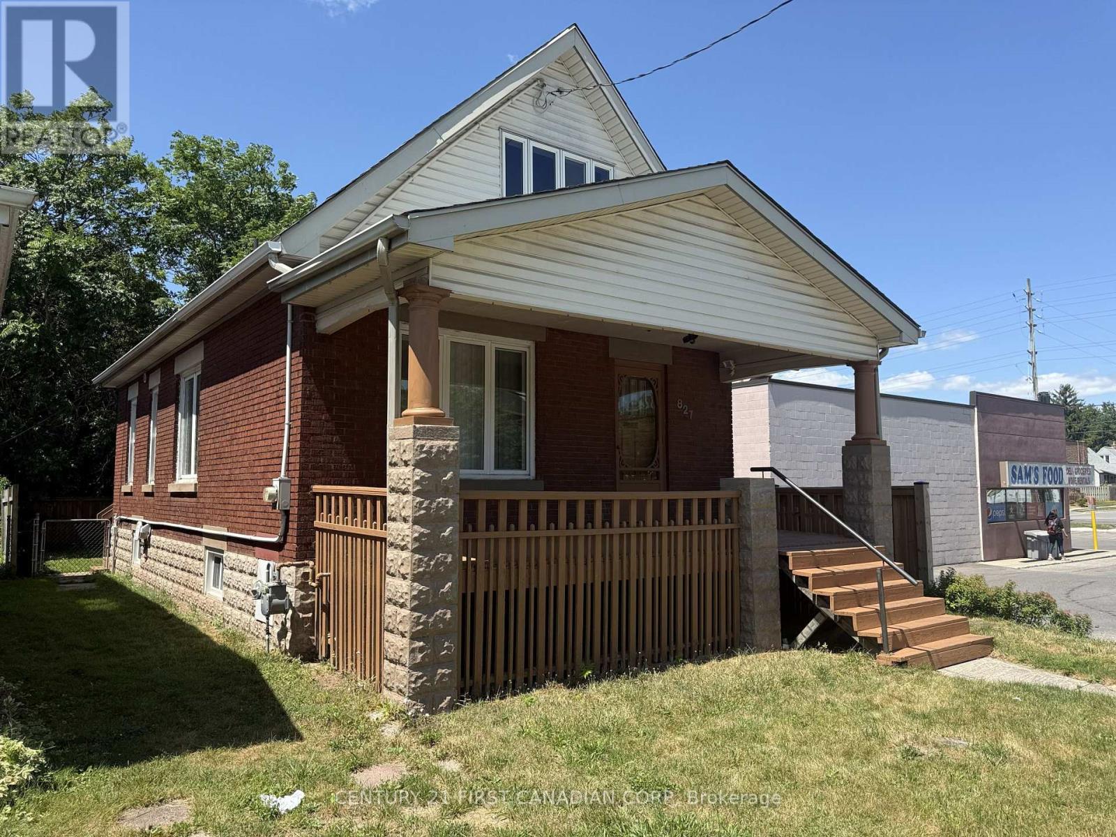 827 QUEBEC STREET Property Photo 1