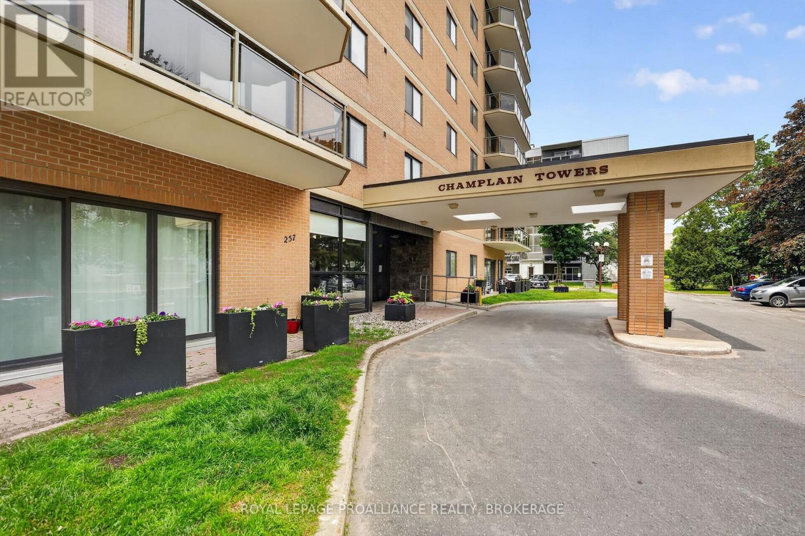 401 - 257 BATH ROAD Property Photo 1