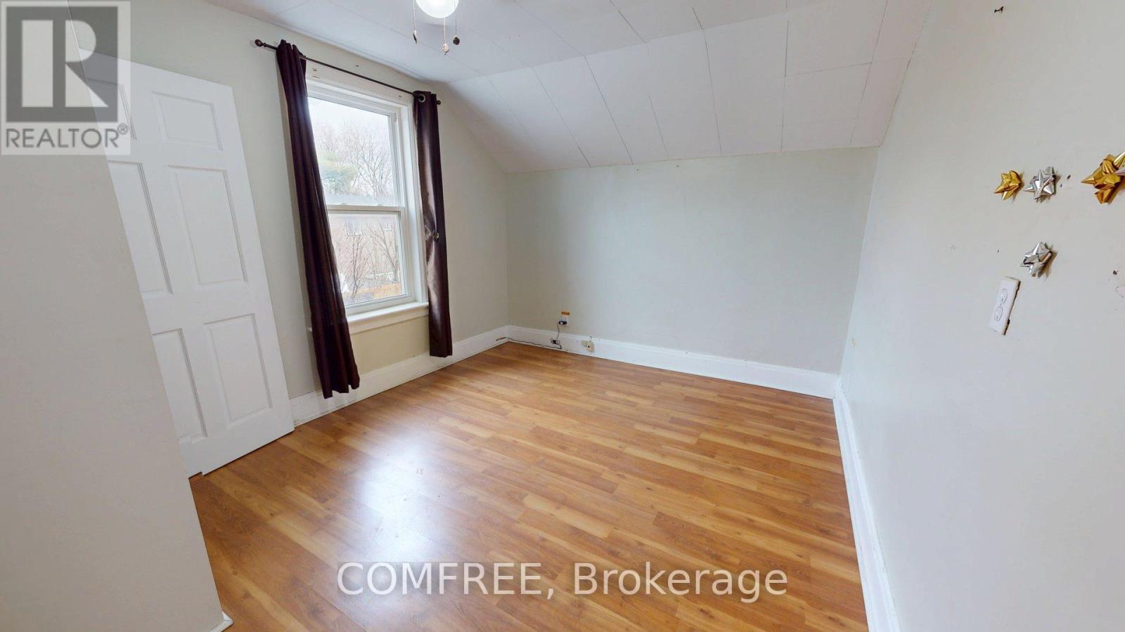 1405 King Street E Property Photo 12