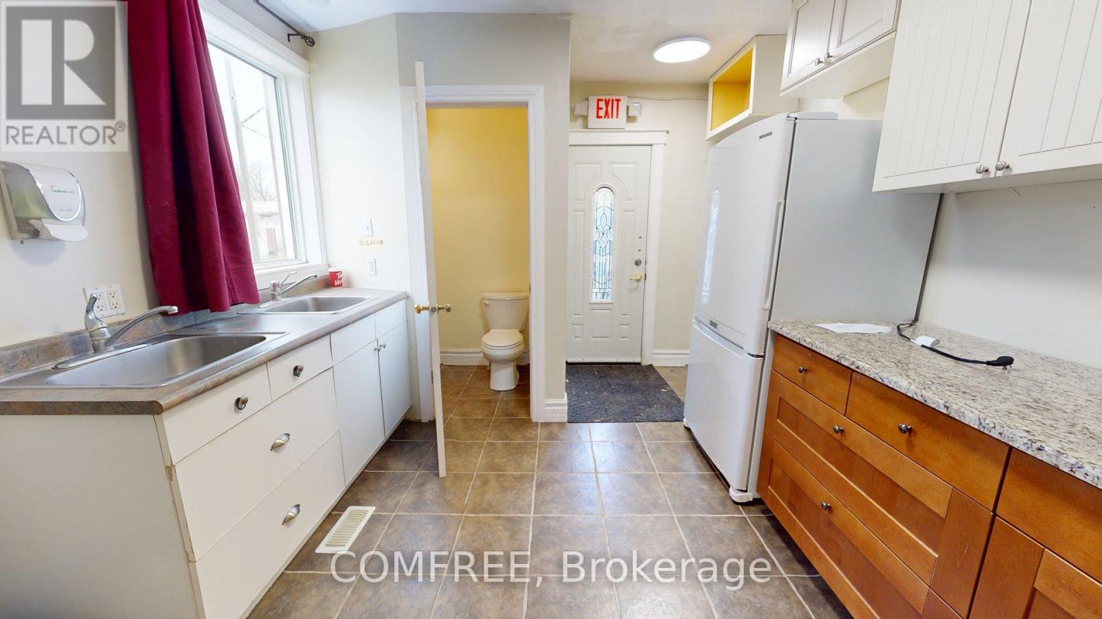 1405 King Street E Property Photo 6