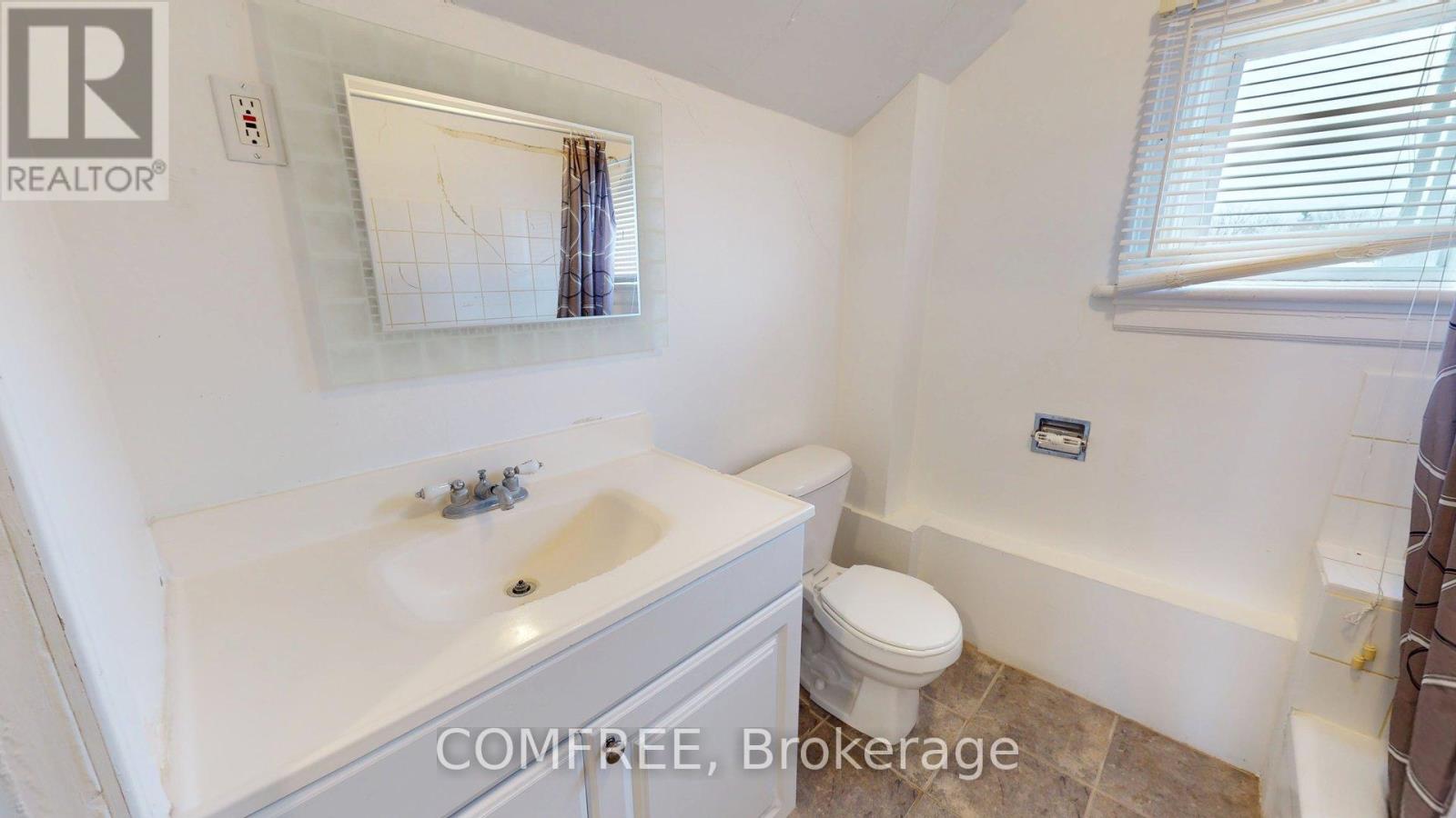 1405 King Street E Property Photo 11