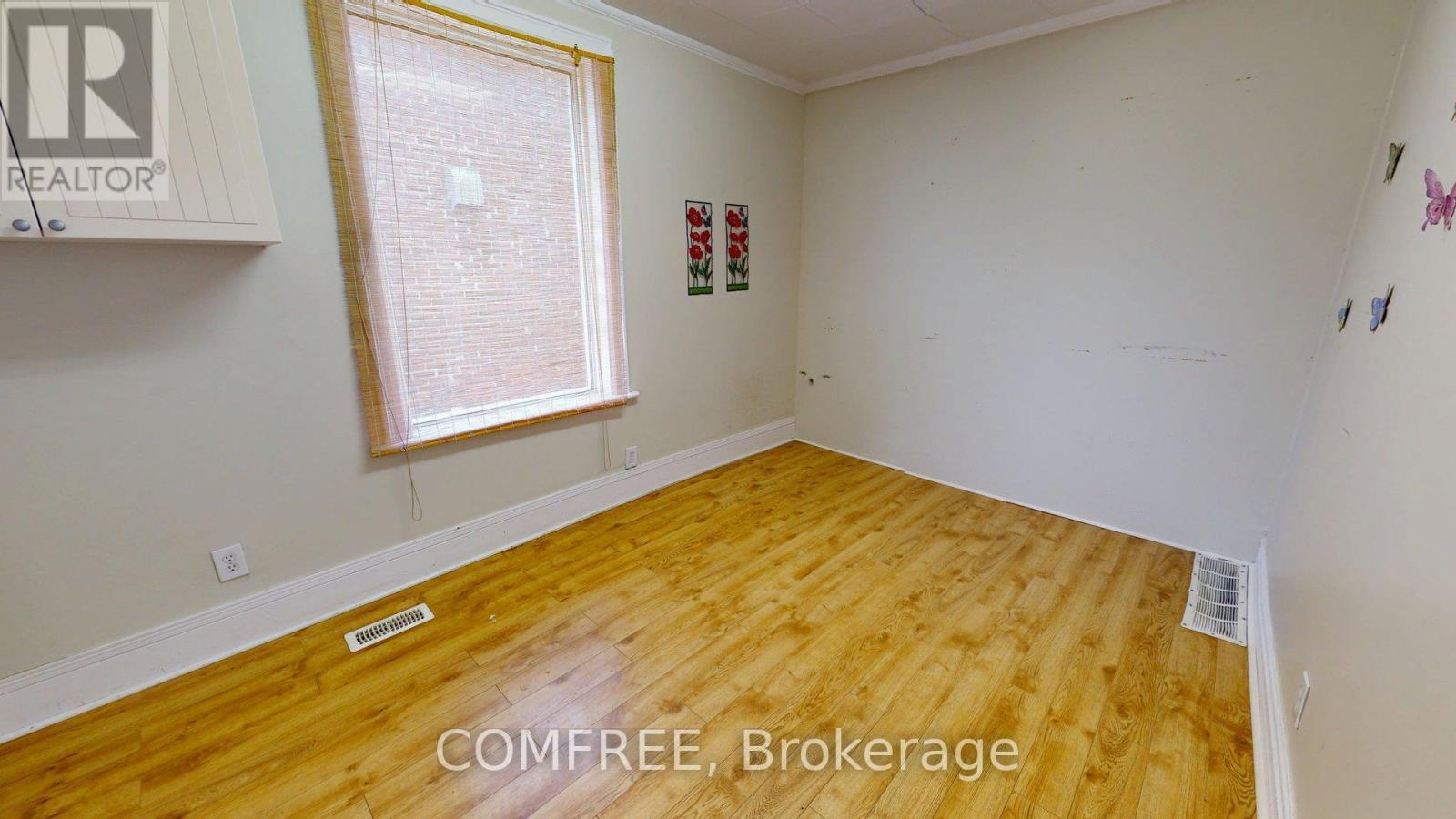 1405 King Street E Property Photo 2