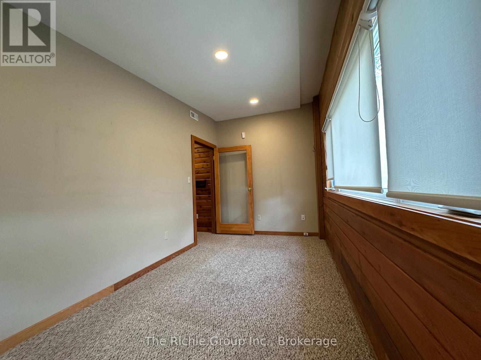 Unit 2 - 933009 Airport Road Property Photo 7