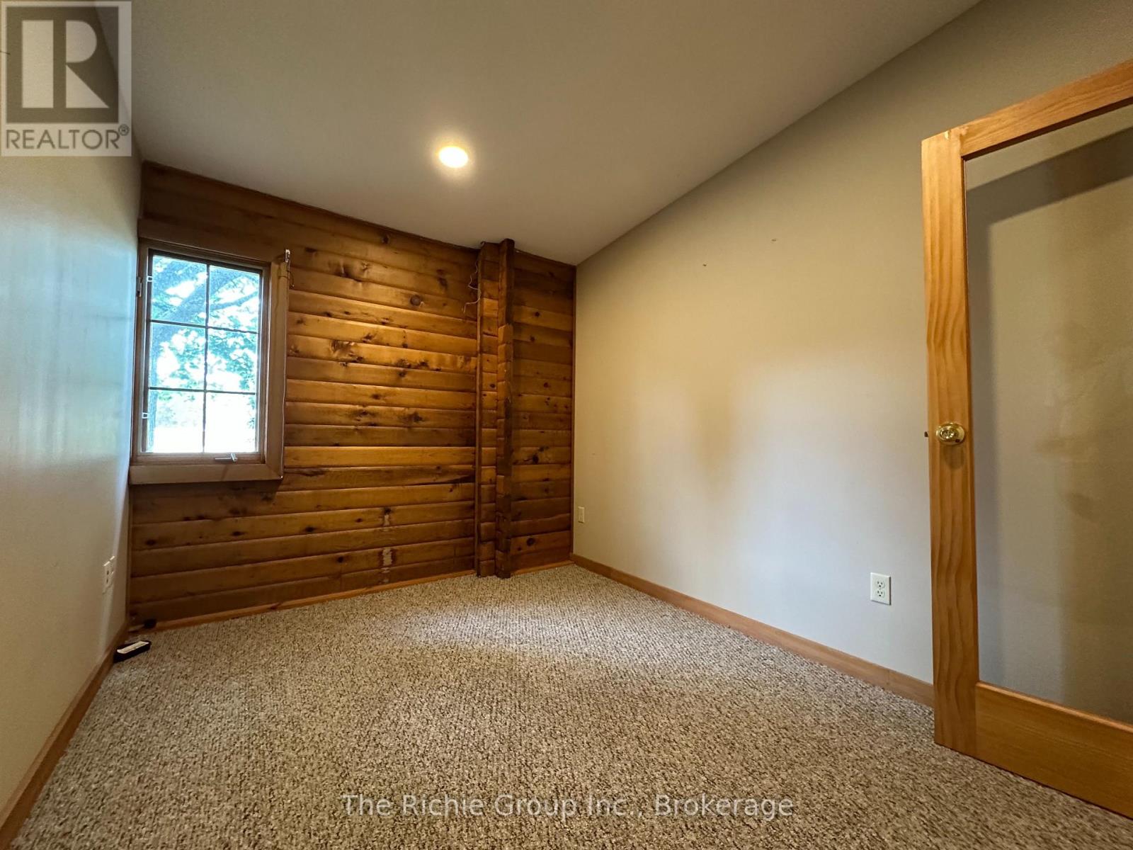 Unit 2 - 933009 Airport Road Property Photo 8
