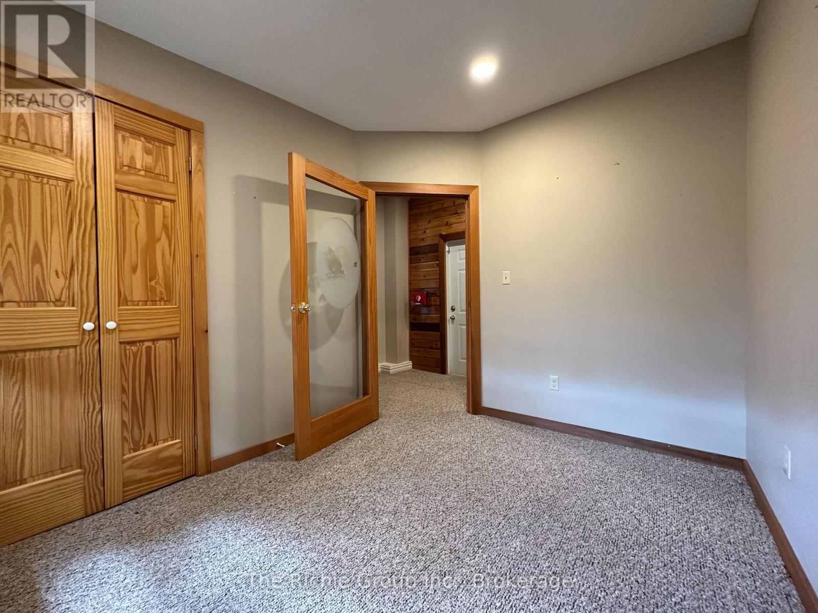 Unit 2 - 933009 Airport Road Property Photo 10