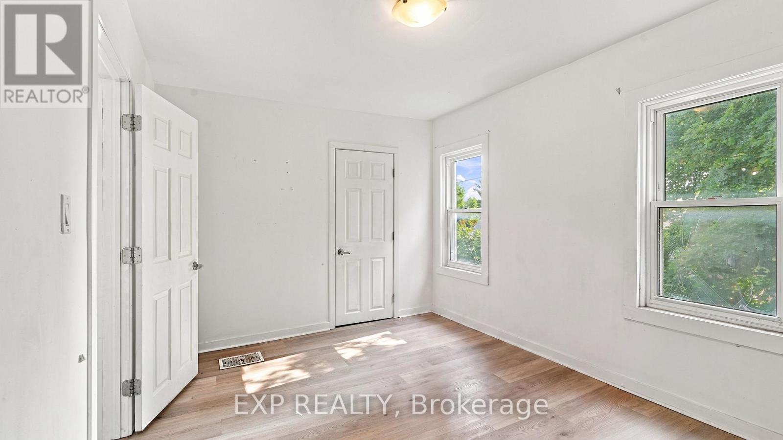 20 Henry Street Property Photo 30