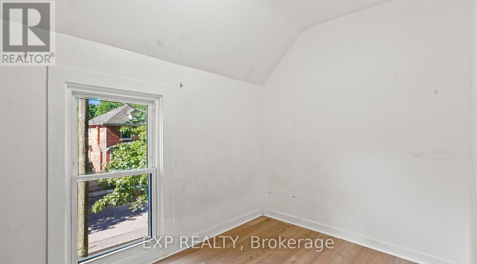 20 Henry Street Property Photo 36