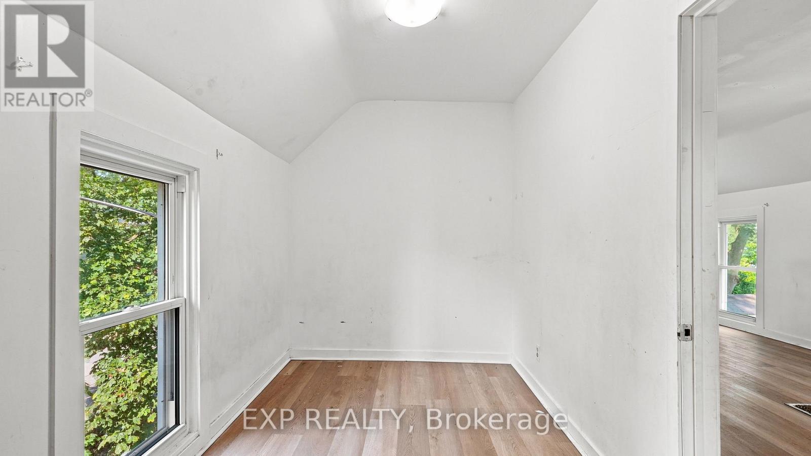 20 Henry Street Property Photo 38