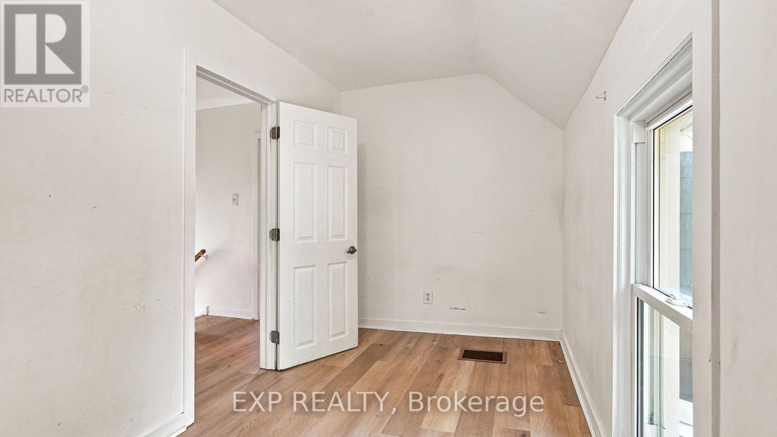 20 Henry Street Property Photo 39