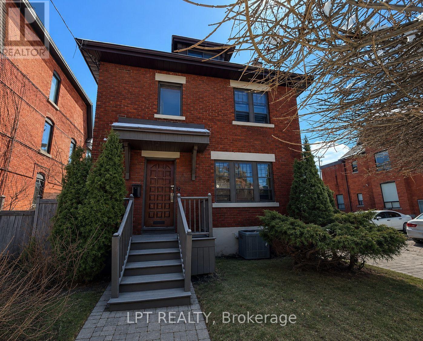 322 Waverley Street Property Photo 1