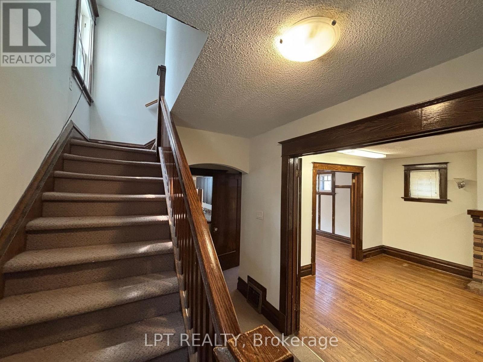 322 Waverley Street Property Photo 4