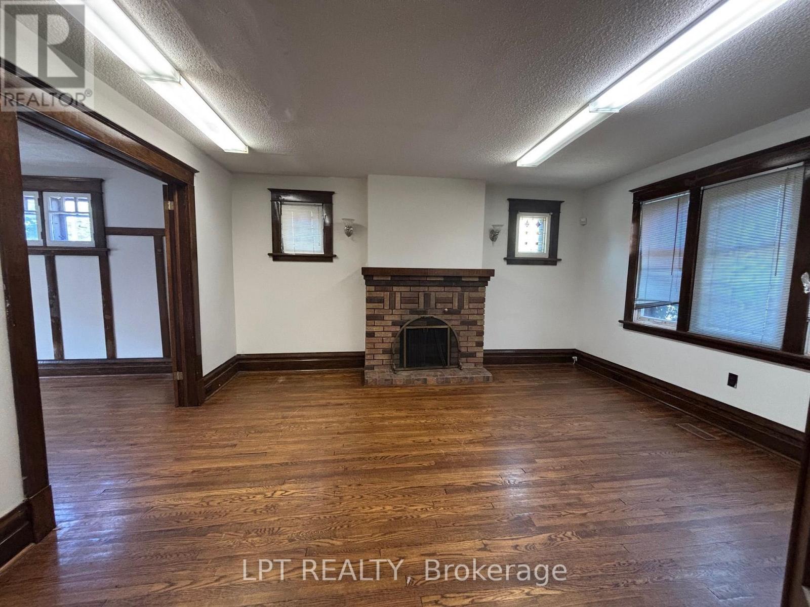 322 Waverley Street Property Photo 5